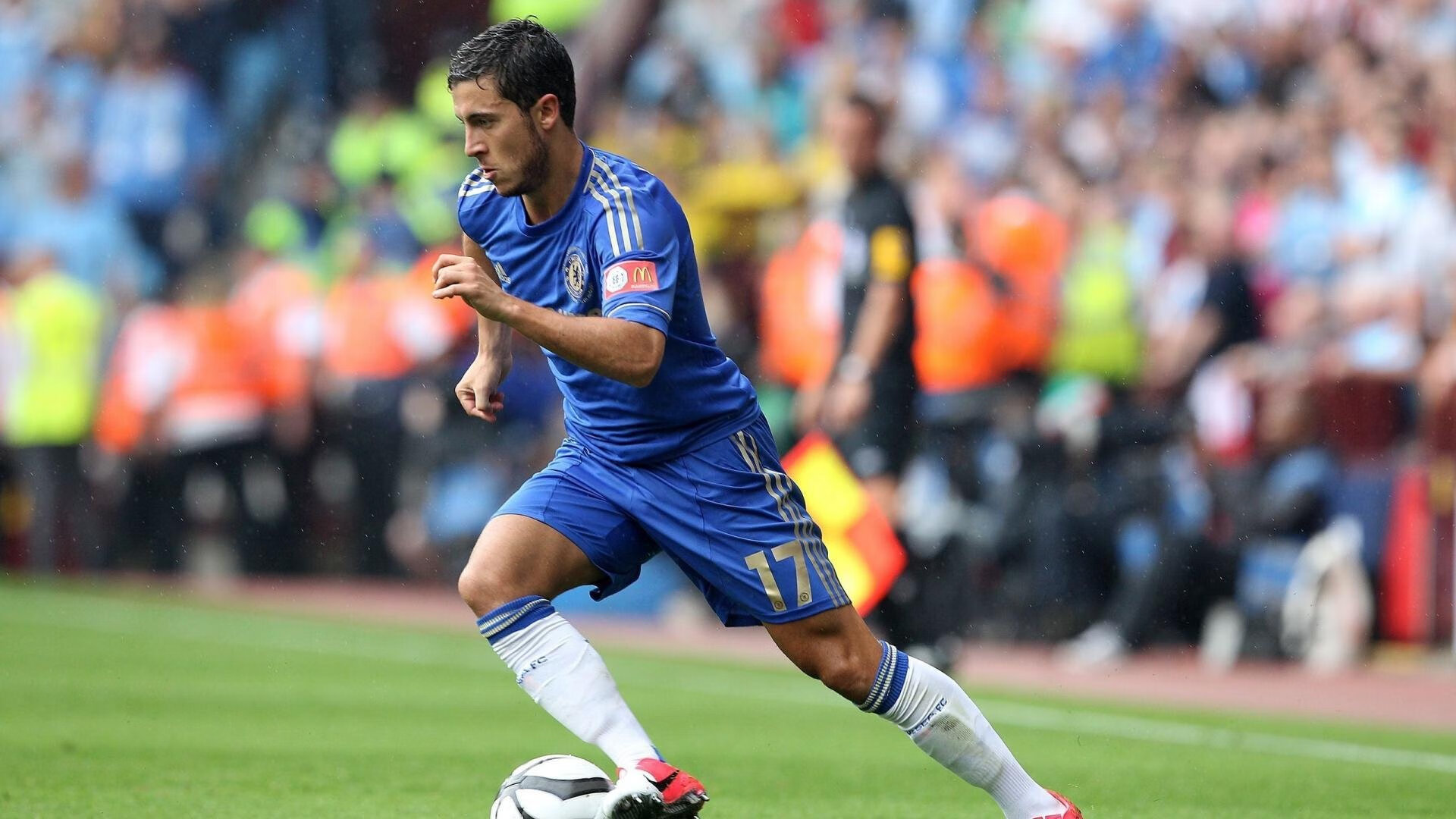 两队联赛积分榜竞争激烈，联赛积分表